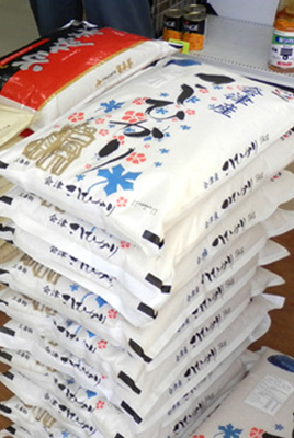 川崎フロンターレサポーター40名が参加したJA会津みどりの稲刈り体験交流会(9月27日)