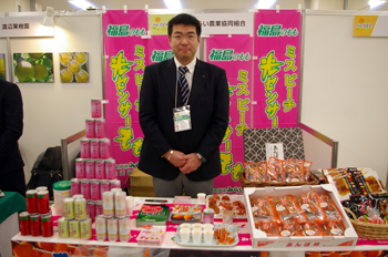 川崎フロンターレサポーター40名が参加したJA会津みどりの稲刈り体験交流会(9月27日)